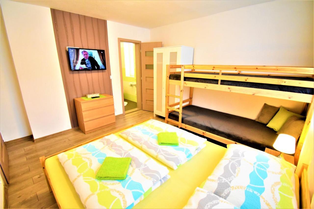 ホテル Penzion Privat Siesta Liptovský Mikuláš エクステリア 写真